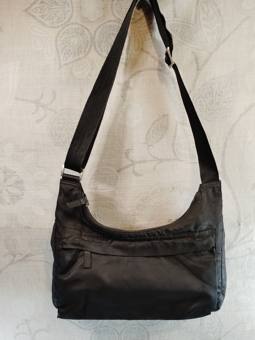Old Navy Classic Black Crossbody Bag - Versatile Everyday Carry